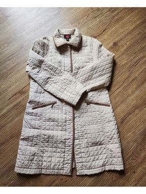 Size M. Gallery Women's Quilted Beige Coat Size M with Zipper Pockets